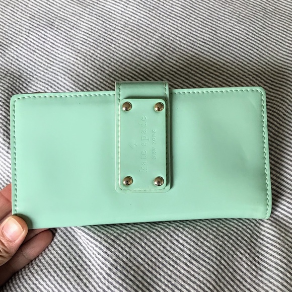 kate spade Handbags - EUC Kate Spade patent leather bifold wallet